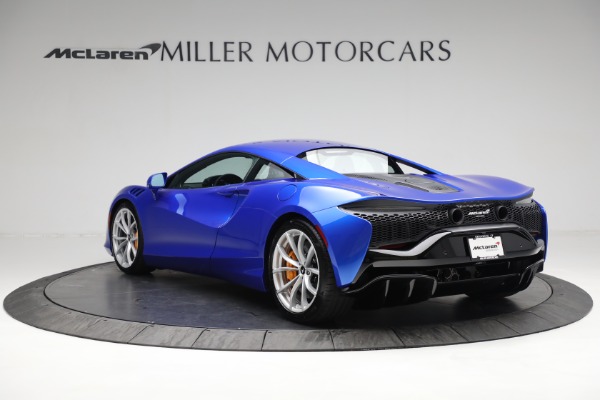 New 2023 McLaren Artura for sale $277,250 at Bugatti of Greenwich in Greenwich CT 06830 4