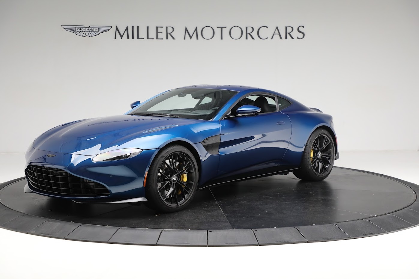 Used 2021 Aston Martin Vantage for sale $134,900 at Bugatti of Greenwich in Greenwich CT 06830 1
