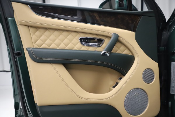 Used 2018 Bentley Bentayga W12 Signature Edition for sale Call for price at Bugatti of Greenwich in Greenwich CT 06830 15