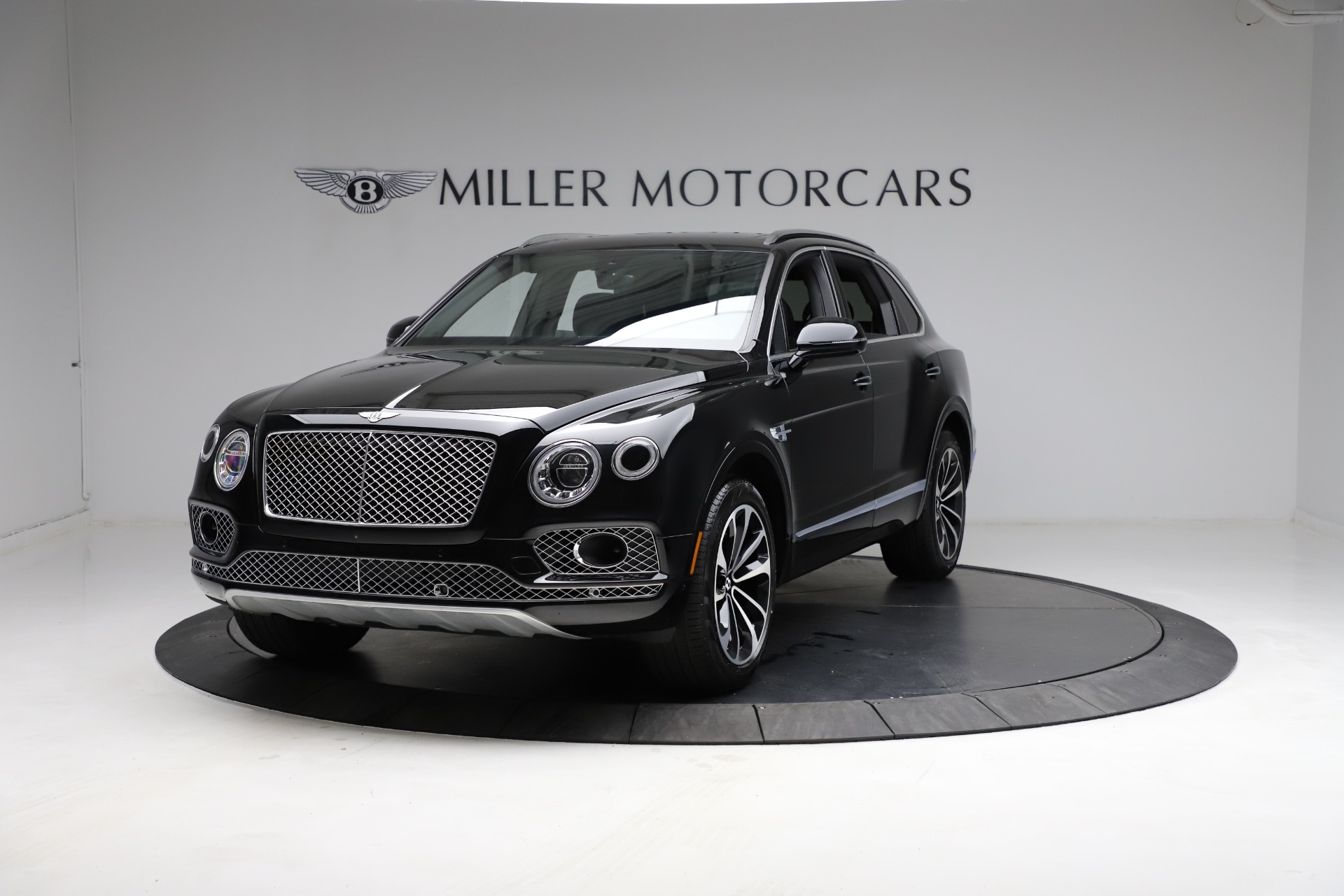 Used 2018 Bentley Bentayga W12 Signature for sale Sold at Bugatti of Greenwich in Greenwich CT 06830 1