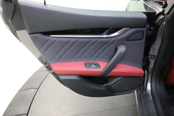 Used 2018 Maserati Ghibli SQ4 GranLusso for sale $55,900 at Bugatti of Greenwich in Greenwich CT 06830 15