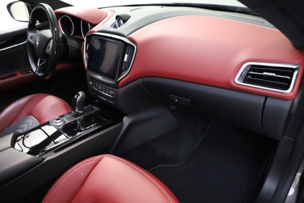 Used 2018 Maserati Ghibli SQ4 GranLusso for sale $55,900 at Bugatti of Greenwich in Greenwich CT 06830 16