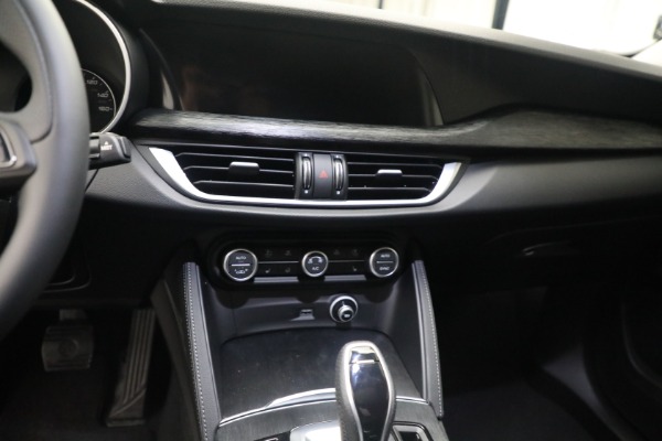 Used 2021 Alfa Romeo Stelvio Q4 for sale Sold at Bugatti of Greenwich in Greenwich CT 06830 18