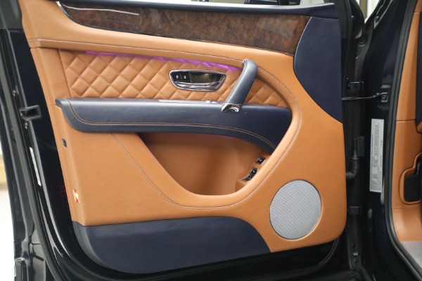 Used 2018 Bentley Bentayga W12 Signature for sale $109,900 at Bugatti of Greenwich in Greenwich CT 06830 16