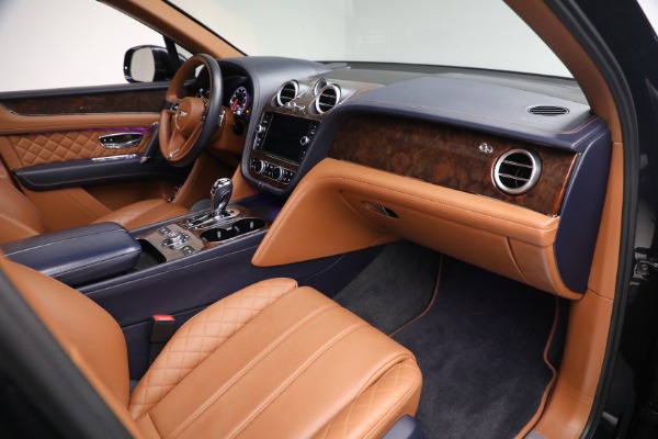 Used 2018 Bentley Bentayga W12 Signature for sale $109,900 at Bugatti of Greenwich in Greenwich CT 06830 24