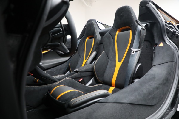 New 2021 McLaren 720S Spider for sale $378,110 at Bugatti of Greenwich in Greenwich CT 06830 26