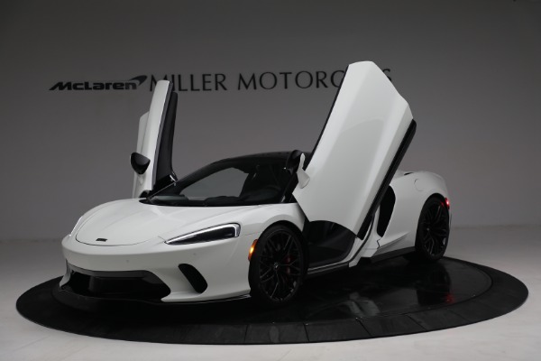 New 2021 McLaren GT Luxe for sale $217,205 at Bugatti of Greenwich in Greenwich CT 06830 14