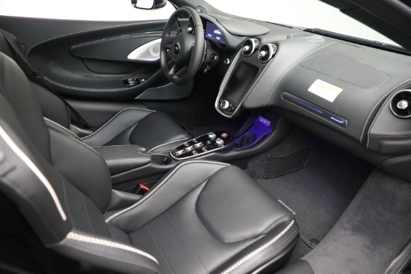 New 2021 McLaren GT Luxe for sale $217,205 at Bugatti of Greenwich in Greenwich CT 06830 21