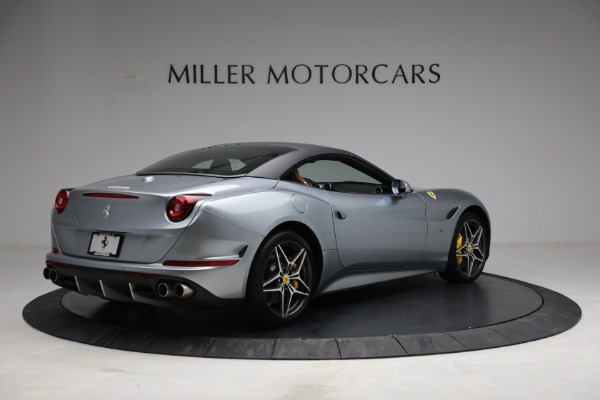 Used 2017 Ferrari California T for sale Sold at Bugatti of Greenwich in Greenwich CT 06830 20