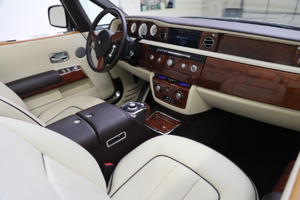 Used 2015 Rolls-Royce Phantom Drophead Coupe for sale Sold at Bugatti of Greenwich in Greenwich CT 06830 28