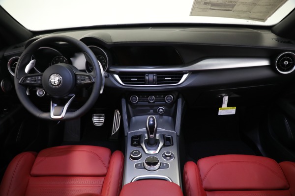 New 2022 Alfa Romeo Stelvio Veloce for sale Sold at Bugatti of Greenwich in Greenwich CT 06830 16