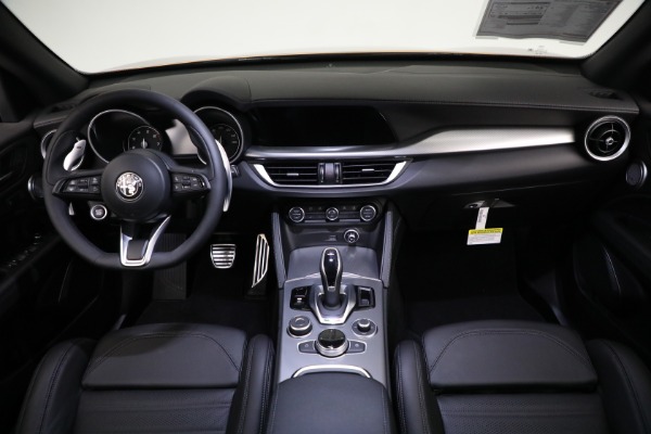 New 2022 Alfa Romeo Stelvio Veloce for sale $59,990 at Bugatti of Greenwich in Greenwich CT 06830 16