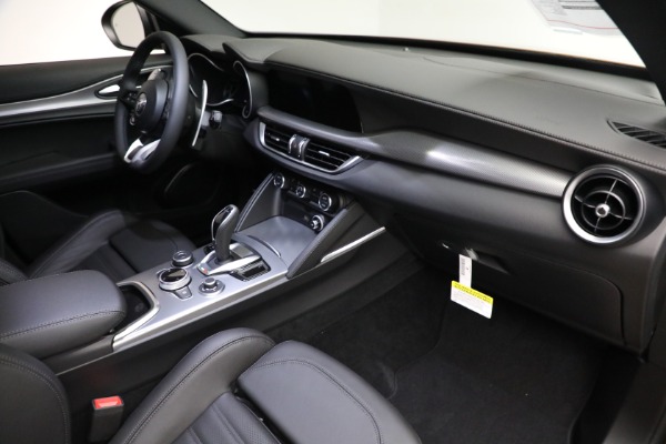 New 2022 Alfa Romeo Stelvio Veloce for sale $59,990 at Bugatti of Greenwich in Greenwich CT 06830 21