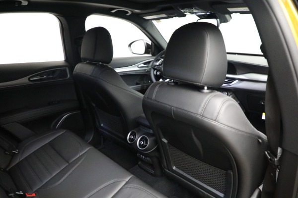New 2022 Alfa Romeo Stelvio Veloce for sale $59,990 at Bugatti of Greenwich in Greenwich CT 06830 26