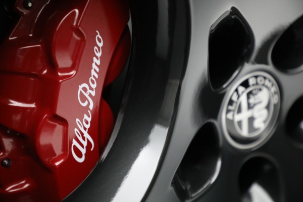 New 2022 Alfa Romeo Stelvio Veloce for sale $59,990 at Bugatti of Greenwich in Greenwich CT 06830 28