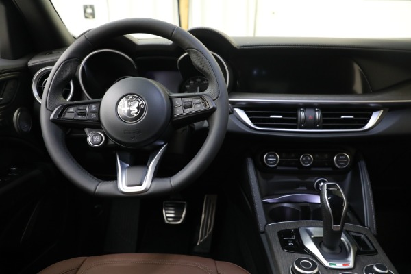 New 2022 Alfa Romeo Stelvio Ti for sale $56,405 at Bugatti of Greenwich in Greenwich CT 06830 14