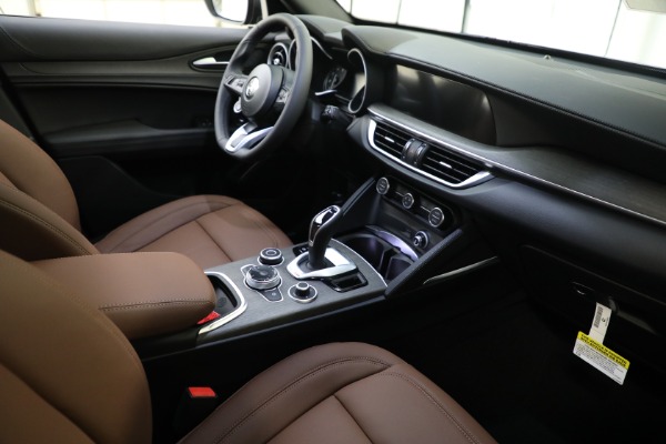 New 2022 Alfa Romeo Stelvio Ti for sale $56,405 at Bugatti of Greenwich in Greenwich CT 06830 17