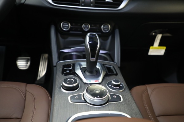 New 2022 Alfa Romeo Stelvio Ti for sale $56,405 at Bugatti of Greenwich in Greenwich CT 06830 18