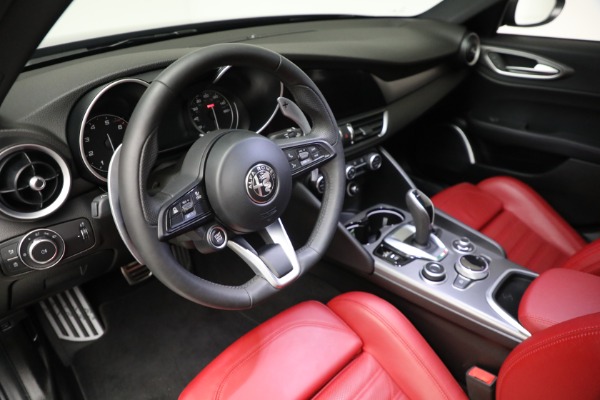 Used 2022 Alfa Romeo Giulia Veloce for sale Sold at Bugatti of Greenwich in Greenwich CT 06830 17