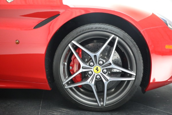 Used 2016 Ferrari California T for sale $179,900 at Bugatti of Greenwich in Greenwich CT 06830 21