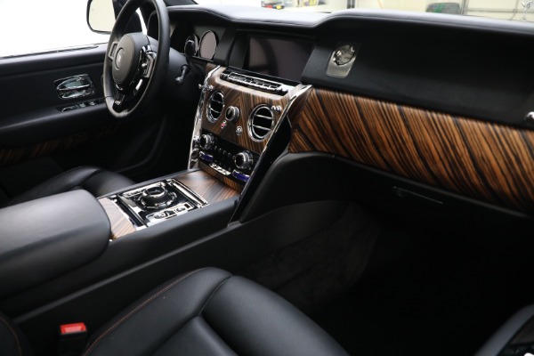 Used 2019 Rolls-Royce Cullinan for sale $349,900 at Bugatti of Greenwich in Greenwich CT 06830 20
