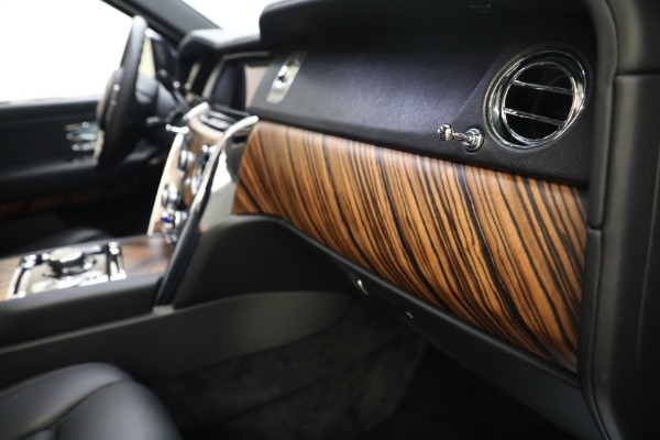 Used 2019 Rolls-Royce Cullinan for sale $399,900 at Bugatti of Greenwich in Greenwich CT 06830 28