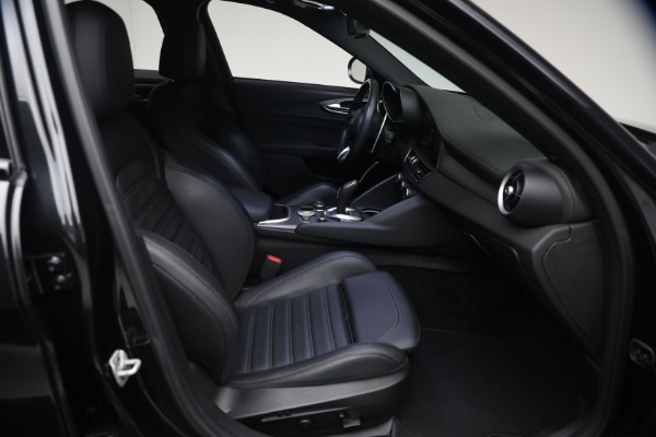 Used 2022 Alfa Romeo Giulia Veloce for sale $27,900 at Bugatti of Greenwich in Greenwich CT 06830 14