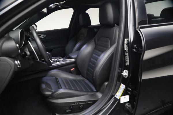 Used 2022 Alfa Romeo Giulia Veloce for sale $27,900 at Bugatti of Greenwich in Greenwich CT 06830 15