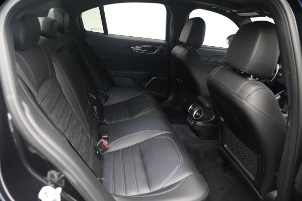 Used 2022 Alfa Romeo Giulia Veloce for sale $27,900 at Bugatti of Greenwich in Greenwich CT 06830 17