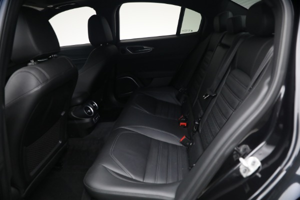 Used 2022 Alfa Romeo Giulia Veloce for sale $27,900 at Bugatti of Greenwich in Greenwich CT 06830 18