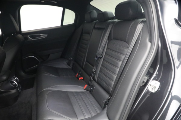 Used 2022 Alfa Romeo Giulia Veloce for sale $27,900 at Bugatti of Greenwich in Greenwich CT 06830 20