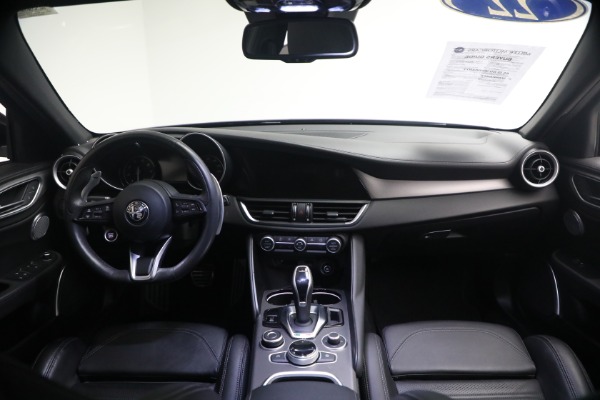 Used 2022 Alfa Romeo Giulia Veloce for sale $27,900 at Bugatti of Greenwich in Greenwich CT 06830 21