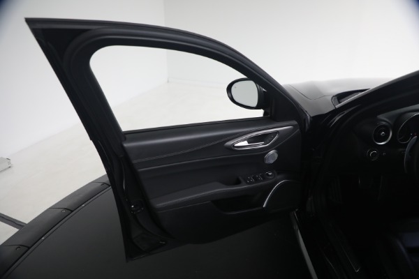 Used 2022 Alfa Romeo Giulia Veloce for sale $27,900 at Bugatti of Greenwich in Greenwich CT 06830 22
