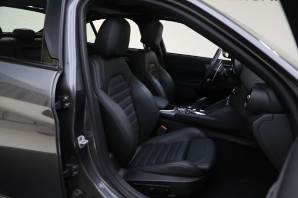 Used 2022 Alfa Romeo Giulia Veloce for sale Sold at Bugatti of Greenwich in Greenwich CT 06830 22