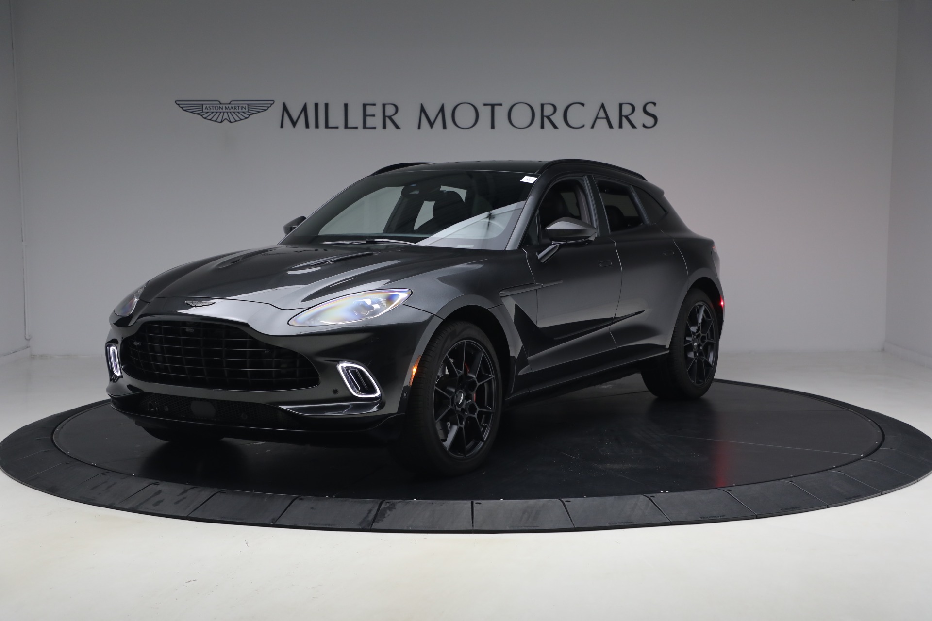 Used 2022 Aston Martin DBX for sale $115,900 at Bugatti of Greenwich in Greenwich CT 06830 1