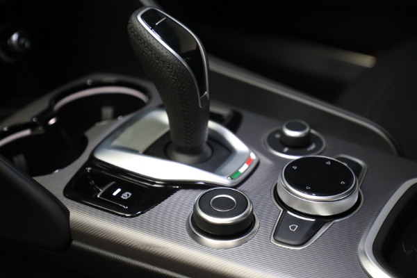 New 2022 Alfa Romeo Giulia Veloce for sale Sold at Bugatti of Greenwich in Greenwich CT 06830 18