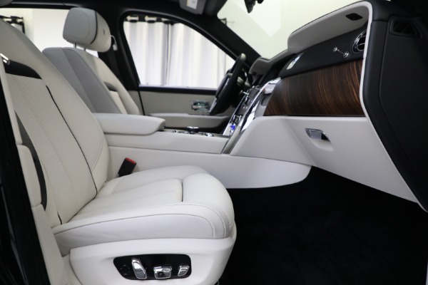 Used 2020 Rolls-Royce Cullinan for sale $449,900 at Bugatti of Greenwich in Greenwich CT 06830 27