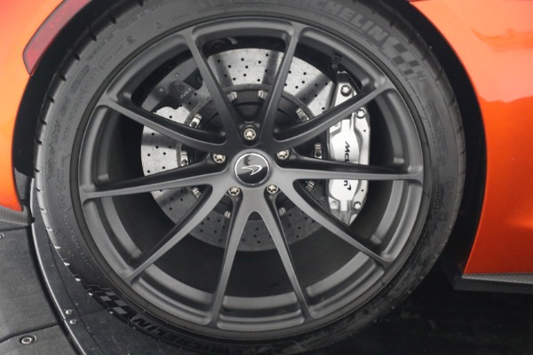 Used 2016 McLaren 675LT Spider for sale $280,900 at Bugatti of Greenwich in Greenwich CT 06830 25