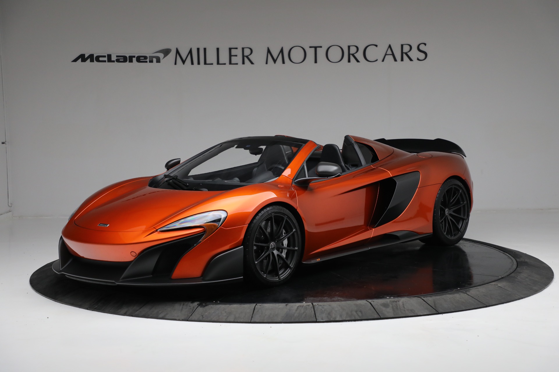 Used 2016 McLaren 675LT Spider for sale $335,900 at Bugatti of Greenwich in Greenwich CT 06830 1
