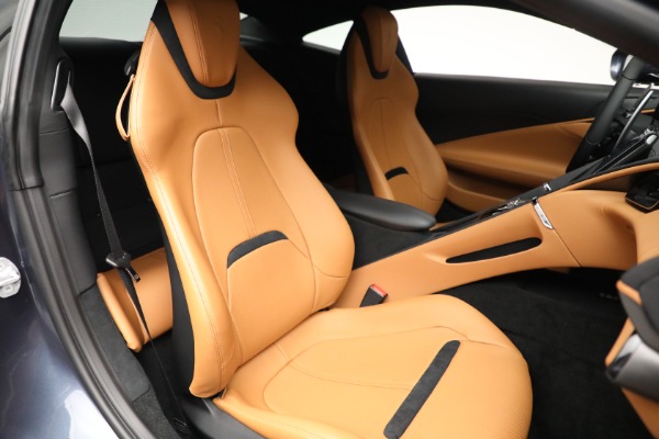 Used 2021 Ferrari Roma for sale $289,900 at Bugatti of Greenwich in Greenwich CT 06830 20
