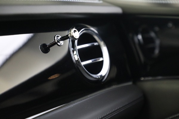 Used 2022 Bentley Bentayga V8 for sale $199,900 at Bugatti of Greenwich in Greenwich CT 06830 24