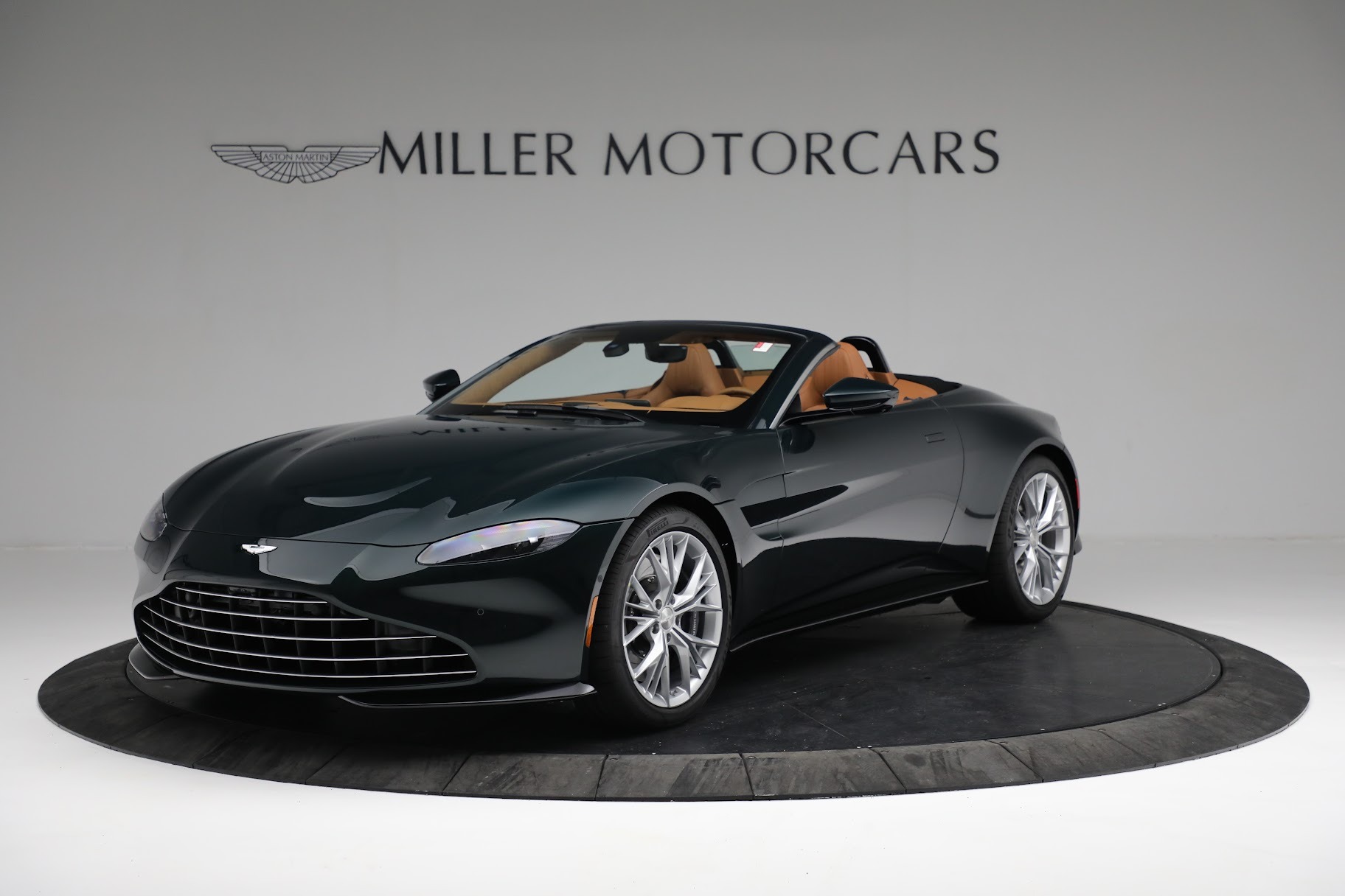 New 2022 Aston Martin Vantage Roadster for sale $192,716 at Bugatti of Greenwich in Greenwich CT 06830 1