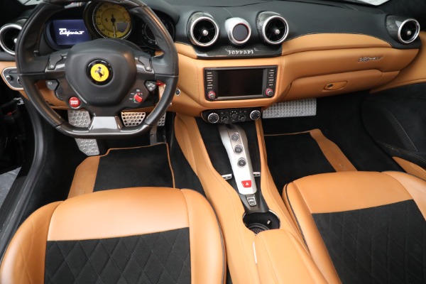 Used 2017 Ferrari California T for sale $178,900 at Bugatti of Greenwich in Greenwich CT 06830 21