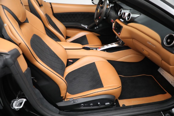 Used 2017 Ferrari California T for sale $178,900 at Bugatti of Greenwich in Greenwich CT 06830 25
