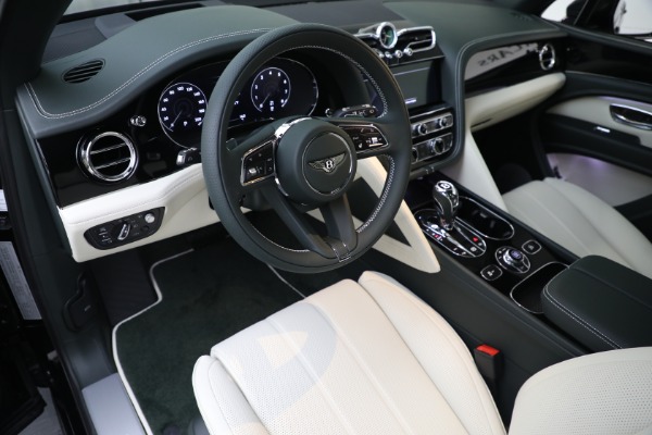 New 2022 Bentley Bentayga V8 for sale $235,795 at Bugatti of Greenwich in Greenwich CT 06830 17