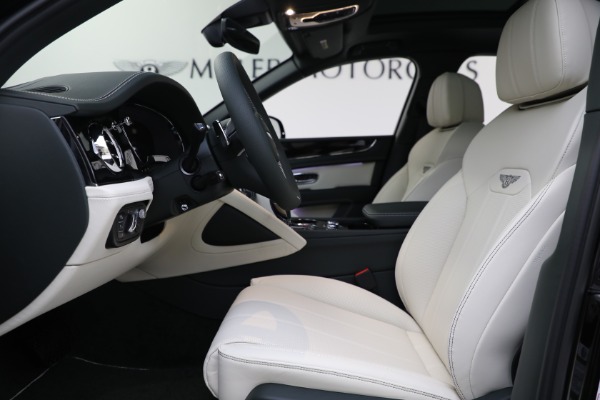New 2022 Bentley Bentayga V8 for sale $235,795 at Bugatti of Greenwich in Greenwich CT 06830 18