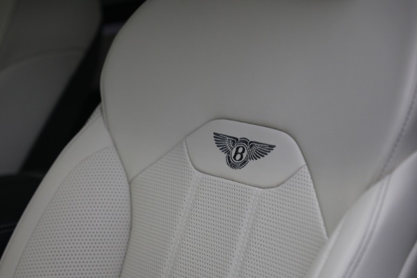 New 2022 Bentley Bentayga V8 for sale $235,795 at Bugatti of Greenwich in Greenwich CT 06830 20