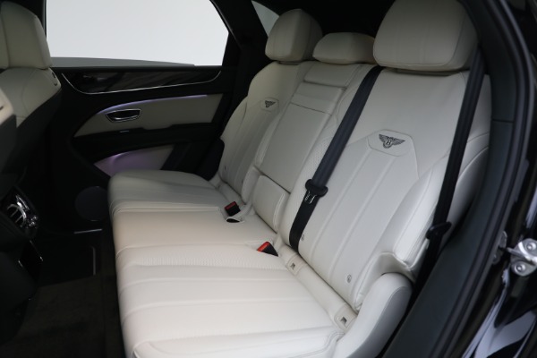 New 2022 Bentley Bentayga V8 for sale $235,795 at Bugatti of Greenwich in Greenwich CT 06830 23