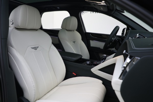 New 2022 Bentley Bentayga V8 for sale $235,795 at Bugatti of Greenwich in Greenwich CT 06830 26
