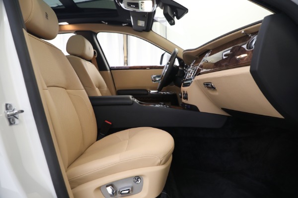 Used 2013 Rolls-Royce Ghost for sale $159,900 at Bugatti of Greenwich in Greenwich CT 06830 22